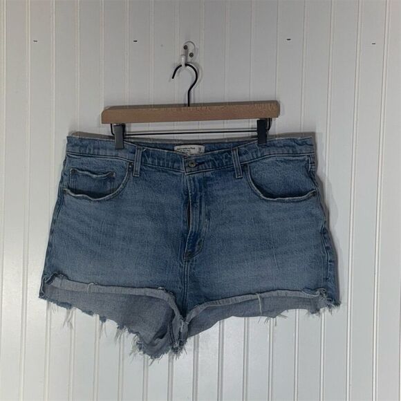 Abercrombie & Fitch Curve Love High Rise Mom Shorts Distressed Frayed Hem Denim - Picture 1 of 6